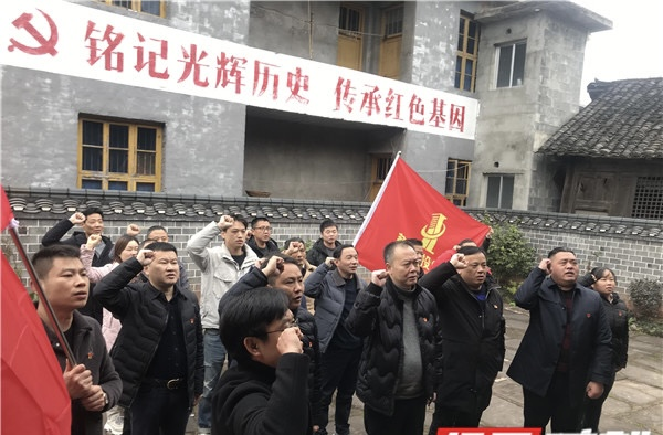 慈利縣建投集團(tuán)：走訪慰問(wèn)貧困農(nóng)戶(hù) 接受紅色革命教育